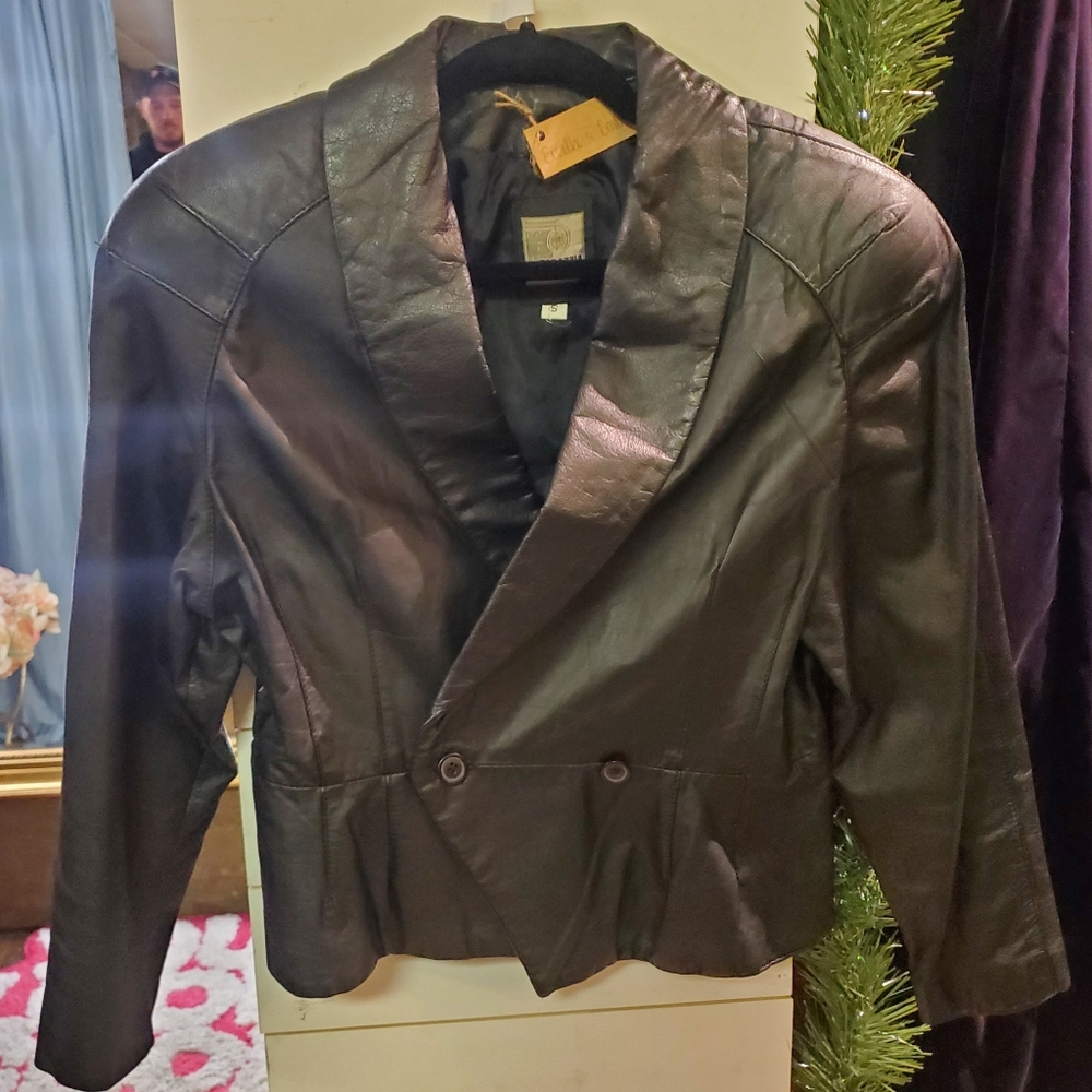 Womens vintage crop leather jacket